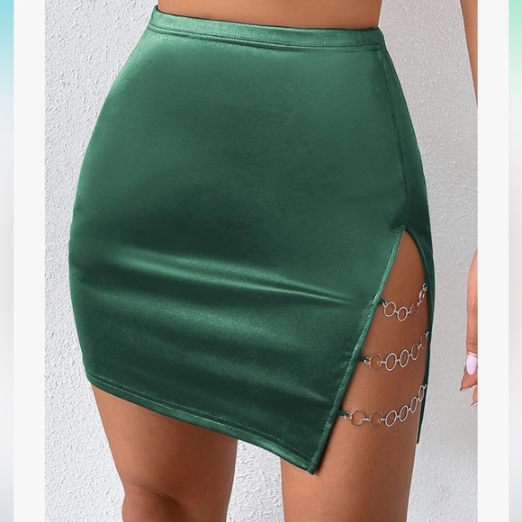 SHEIN Dresses & Skirts - GUC SHEIN Split Hem Chain Link Bodycon Mini Skirt Emerald Green Color